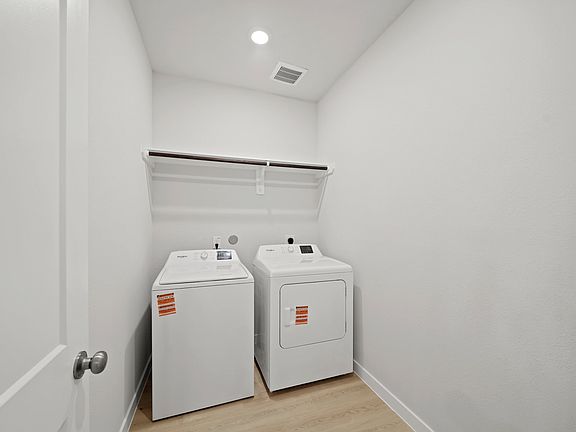5th image of 325 Bennett St