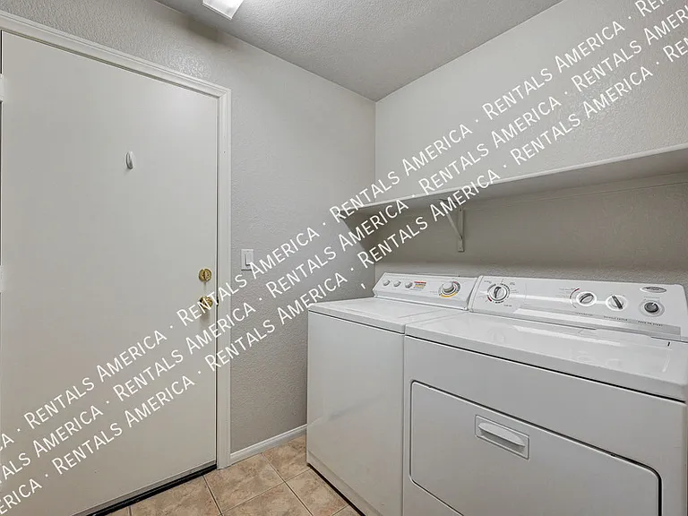 10567 Foggy Glen Ave — Photo 14