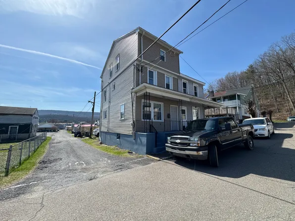 4 Federal St, New Philadelphia, PA 17959