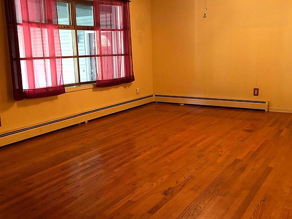 4th image of 20 Bonnie Ln