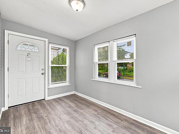 2nd image of 216 Woodlawn Ave