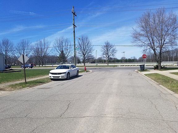 3rd image of 1336 Browne Ln