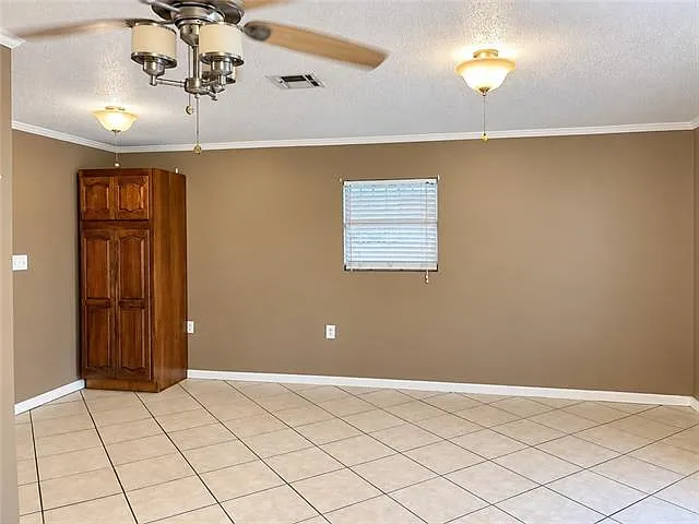 3 bed, 2.0 bath, 1580 sqft, $1,950 — Photo 4