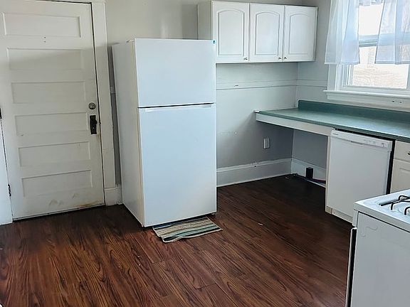 2nd image of 14 Barclay St Floor 2