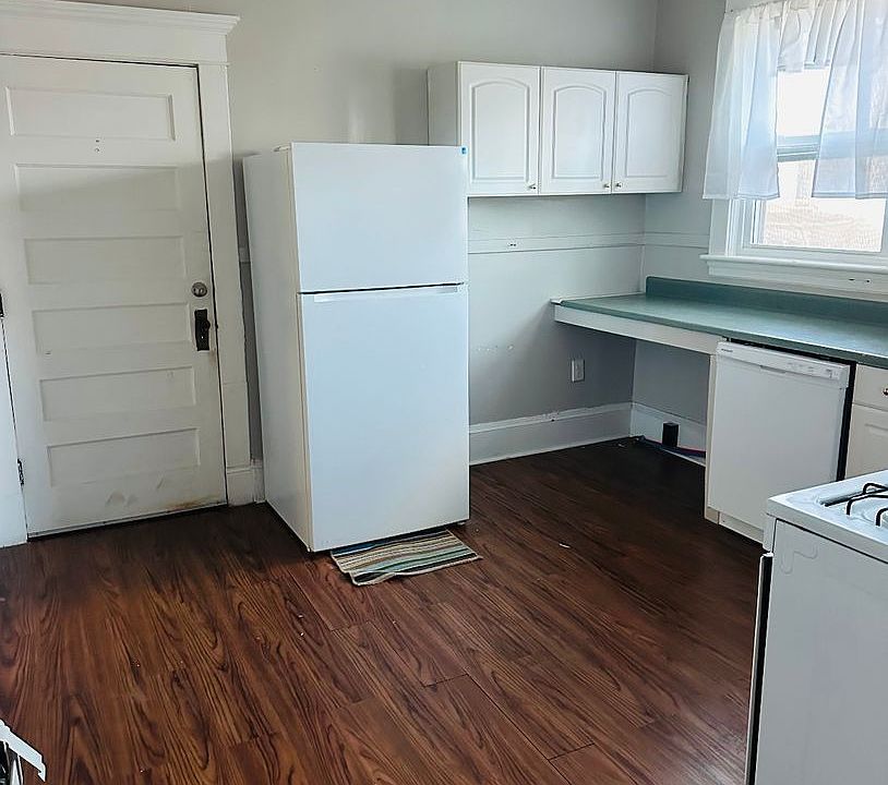 1st image of 14 Barclay St Floor 2