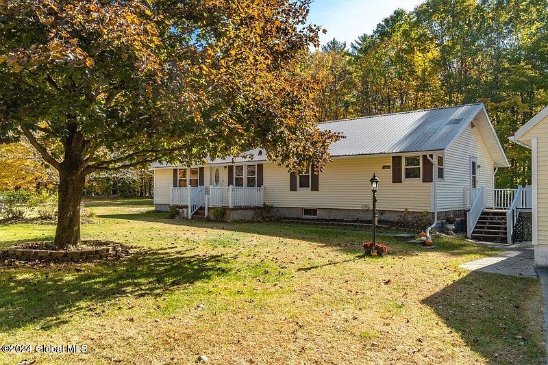 3rd image of 137 Stark Road