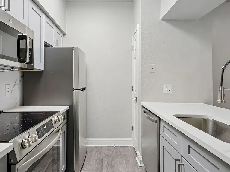 Larkin Apartment Homes — Photo 110