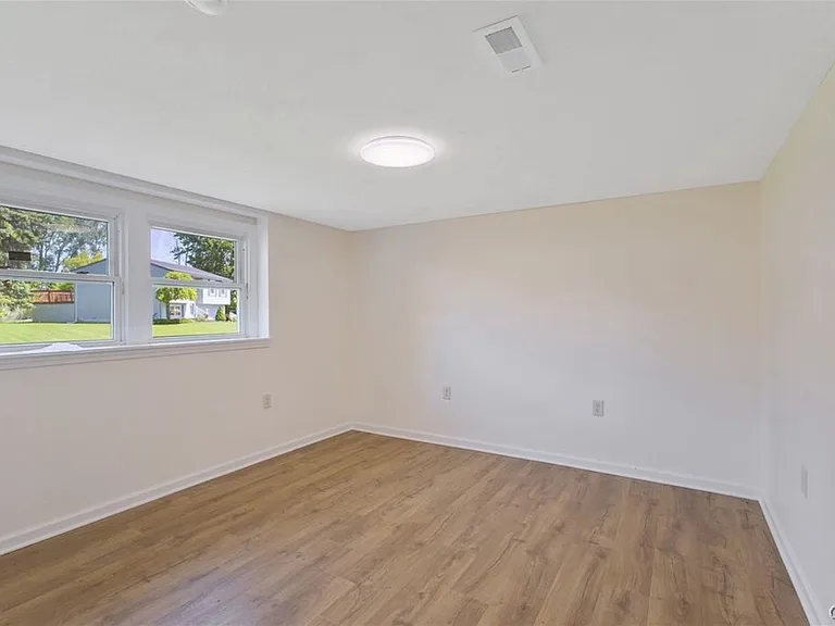 8256 Elaine Cir — Photo 8