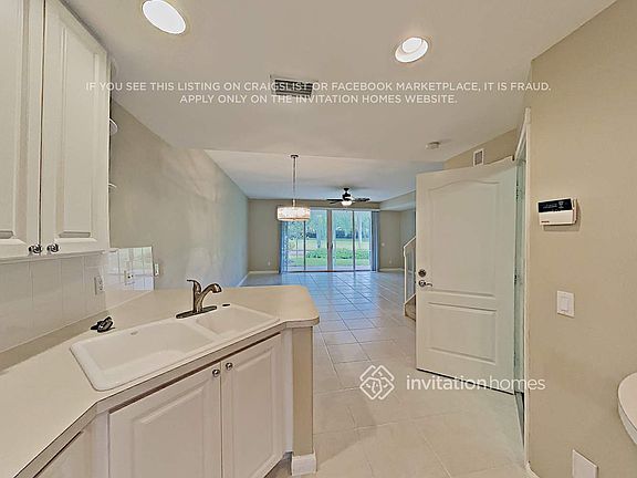 4th image of 495 Capistrano Dr