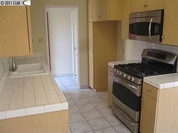 4th image of 2914 McKenzie Dr