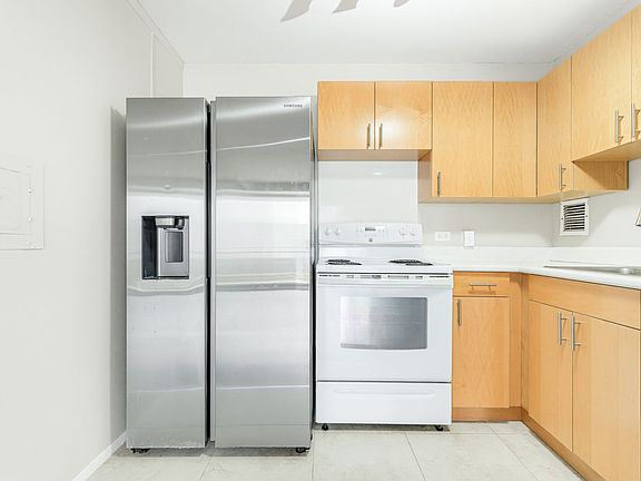 4th image of 1415 Victoria St #702-1