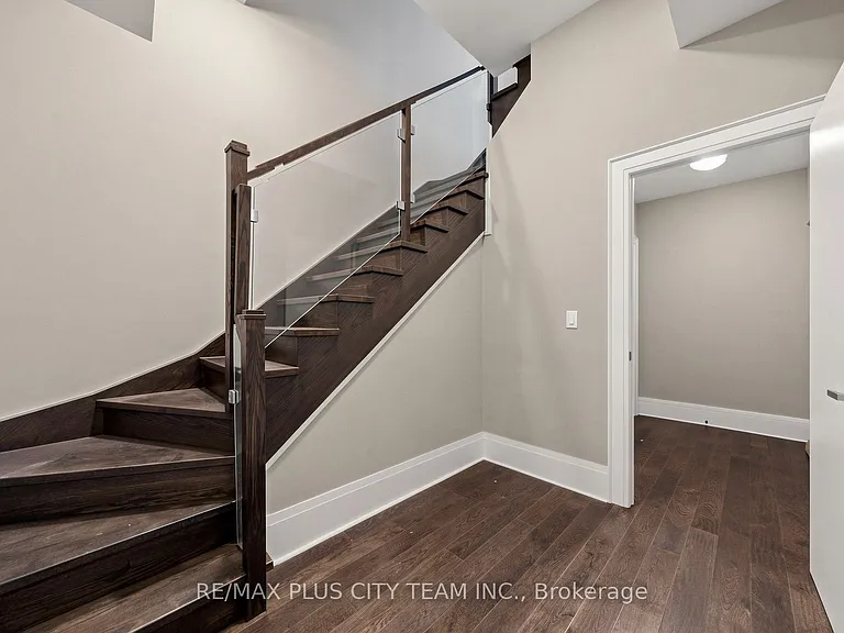 29 Queens Quay E #Townhouse 122 — Photo 28