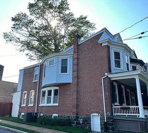 2nd image of 1324 Lovering Ave