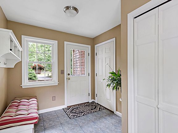 4th image of 195 Bournehurst Dr