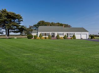 3 Lewis Rd, East Quogue, NY 11942