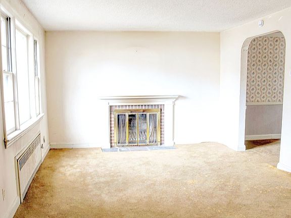 4th image of 659 Hillcrest Ave