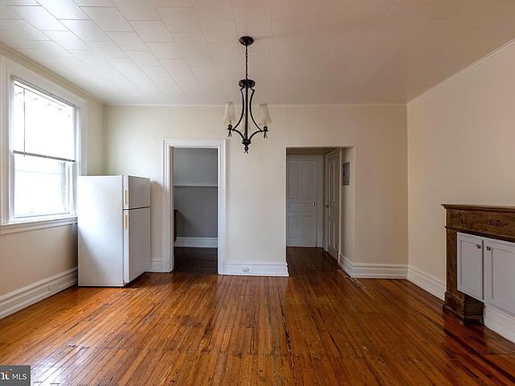 4th image of 236 W Harvey St #3R