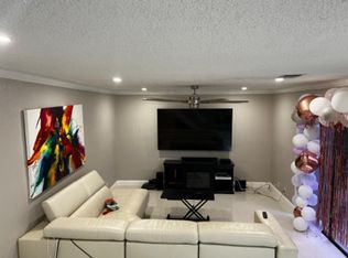 3373 Cocoplum Cir, Pompano Beach, FL 33063