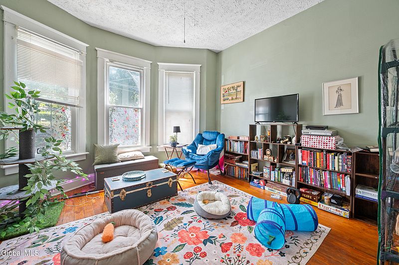 2nd image of 1105 Hutton Street