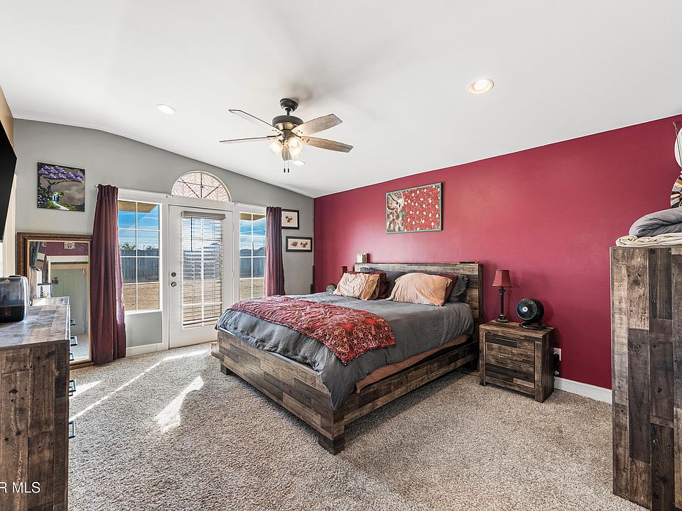 31st image of 10448 Oleander Ave