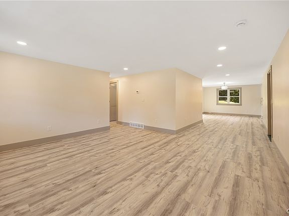 5th image of 306 Woodland Rd