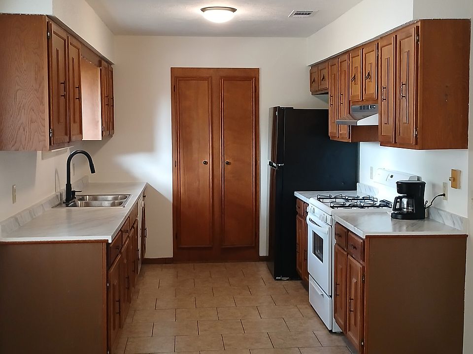 2nd image of 1438 Magnolia Dr