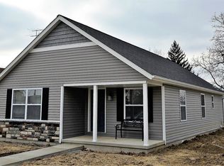 907 Logan St, Wapakoneta, OH 45895