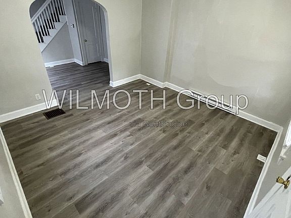 3rd image of 923 N Drexel Ave