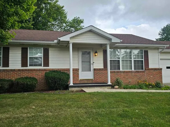 12 Augusta Dr, Bowling Green, OH 43402