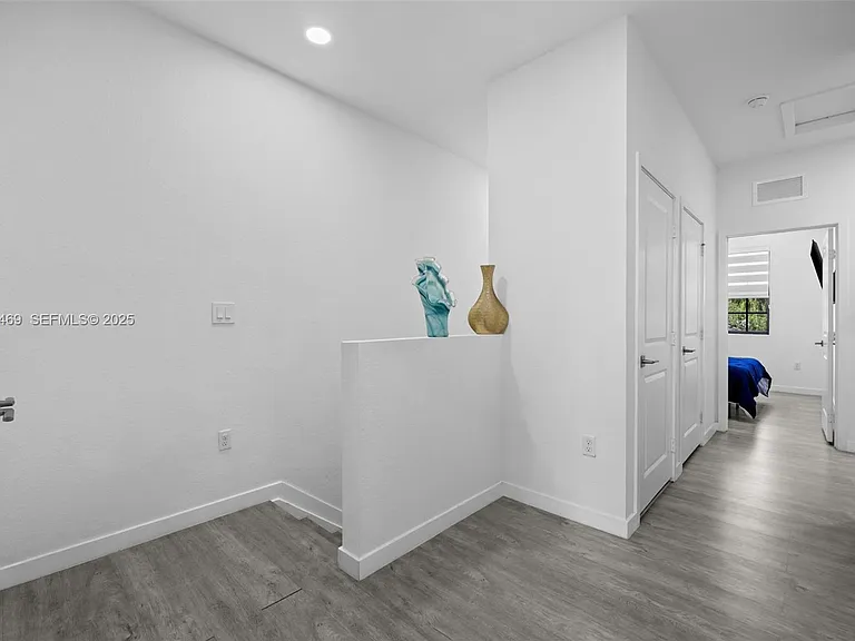 757 SW 11th St — Photo 28