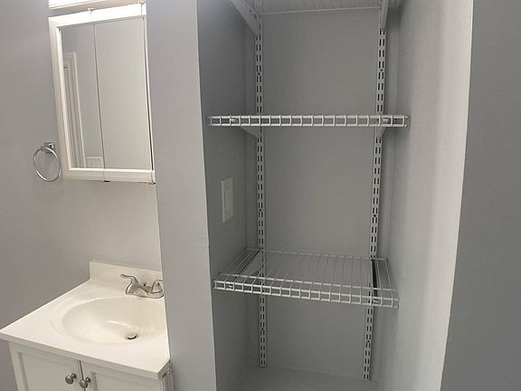 5th image of 4556 N Malden St #102