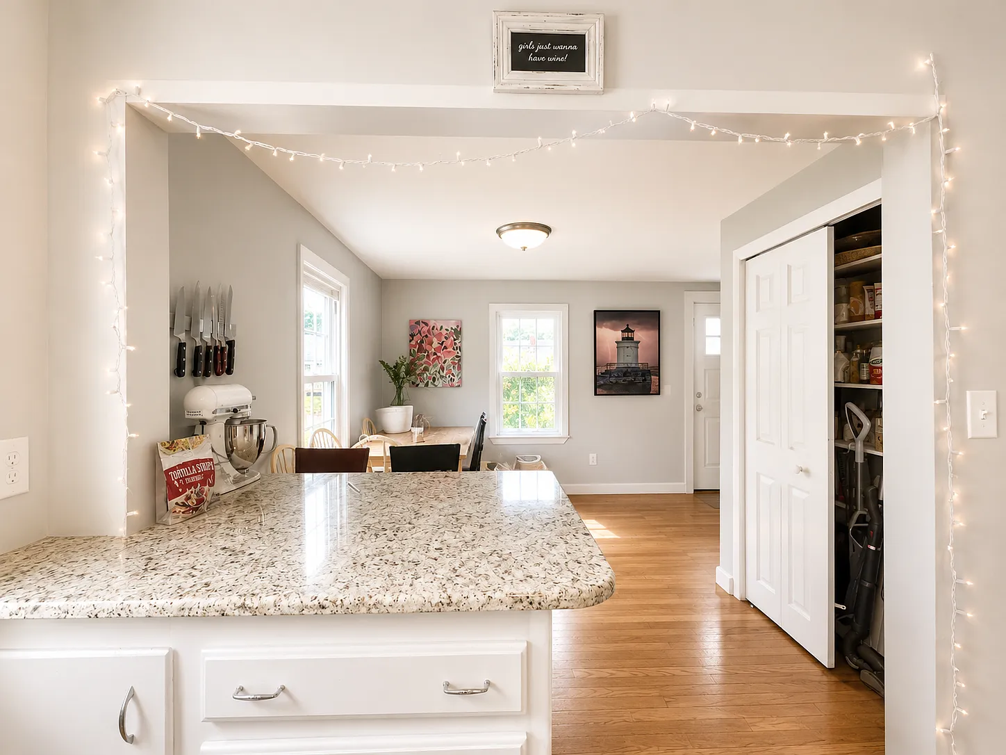 3 bed, 1.5 bath, 1200 sqft, $3,500 — Photo 2