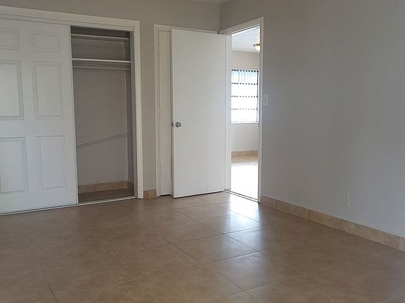 5th image of 1011 NE 8th Ave APT 5