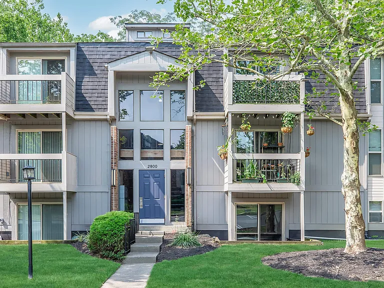 Arrowhead Apartments — Photo 17