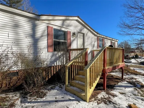 4036 Stone Creek Ct, Lenoir, NC 28645