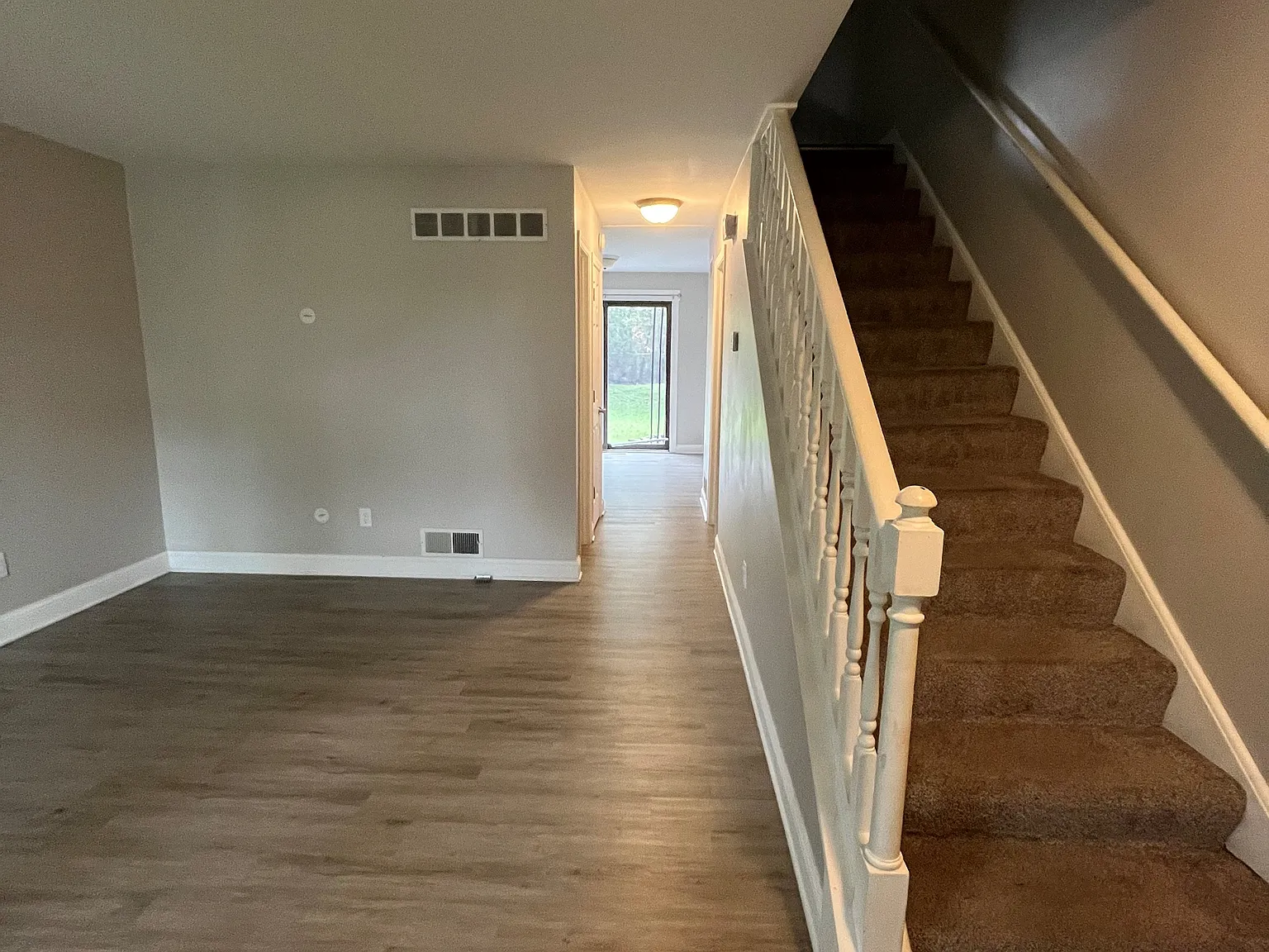 2 bed, 1437 sqft, $2,100 — Photo 3