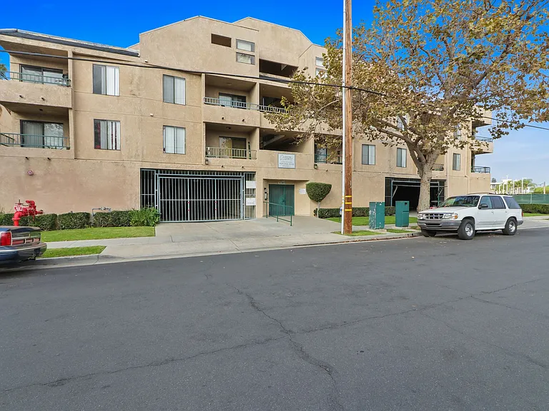 Bush Apartments — Photo 8