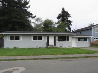 1033 Riverside Dr, Rio Dell, CA 95562