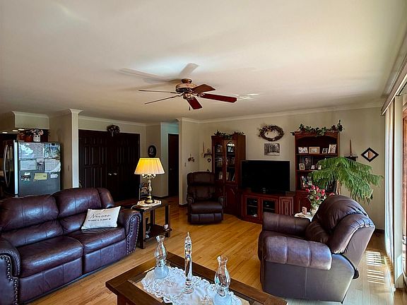 4th image of 30 Riverview Dr