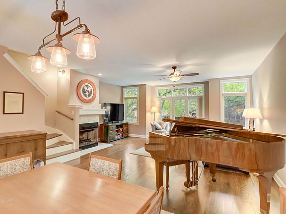 5th image of 2712 N Southport Ave #B