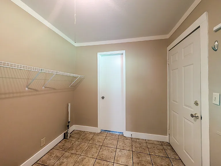 148 S Hunt St — Photo 10