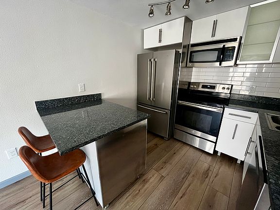 3rd image of 1032 N Clarkson St APT 303