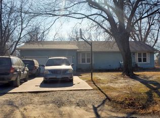 709 E 2nd St, Newton, KS 67114