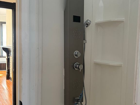 5th image of 2922 N 6th St Floor 3