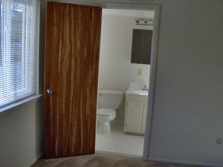 Ridgewood Apartments — Photo 9