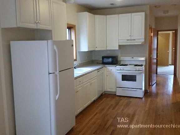 3rd image of 1981 W Evergreen Ave #101
