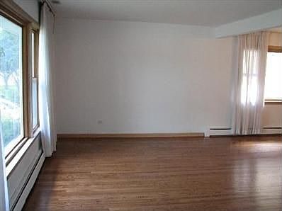 2nd image of 2554 Stratford Ave