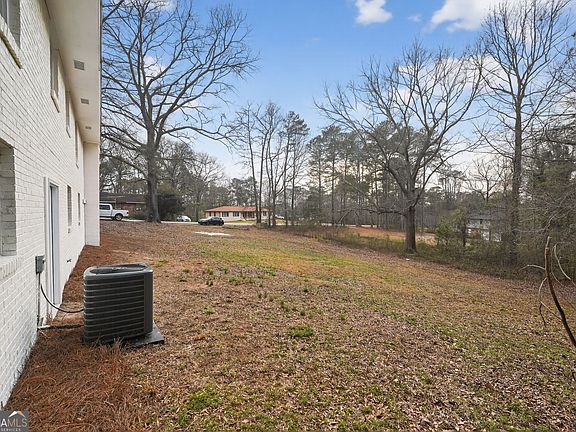 3rd image of 102 Tempie Ln