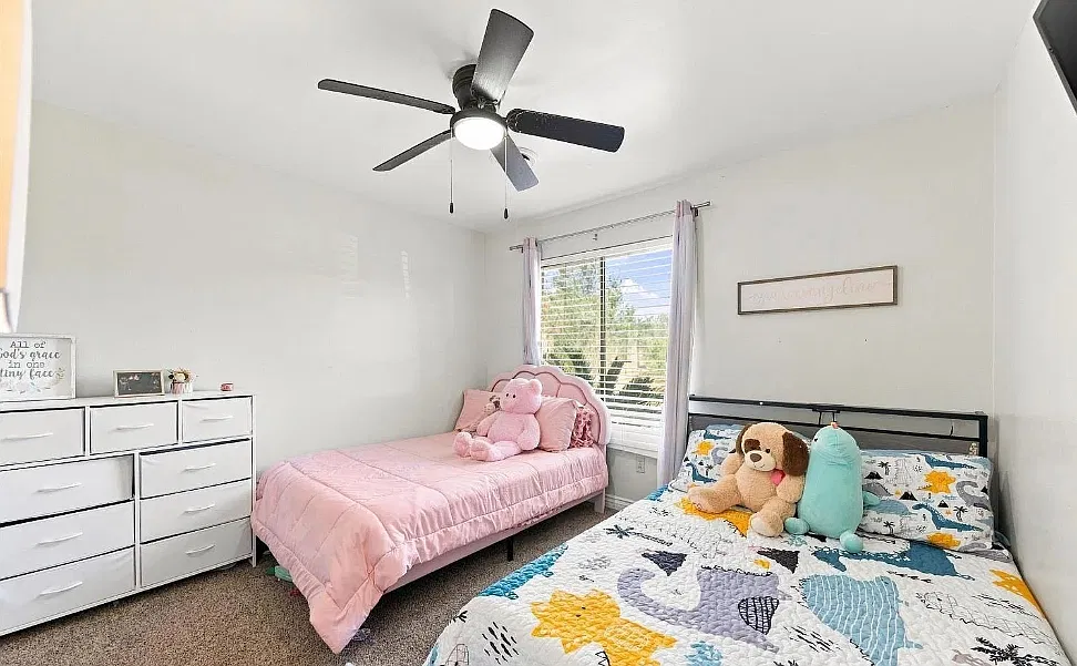 3 bed, 1230 sqft, $1,377 — Photo 2