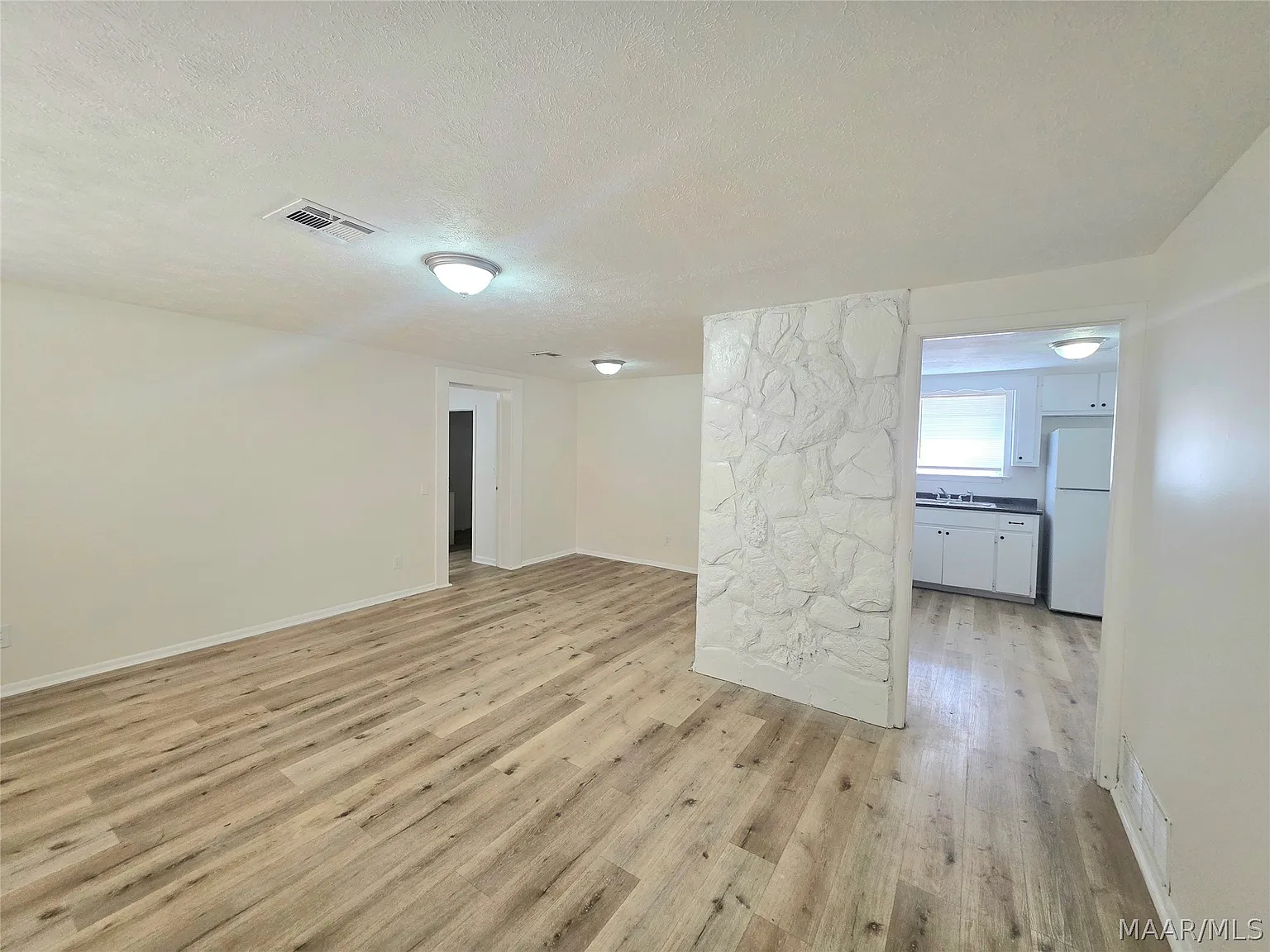 4 bed, 3.0 bath, 1303 sqft, $1,450 — Photo 4
